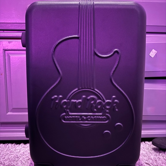 Never used Hard Rock Carry on luggage - Picture 3 of 4